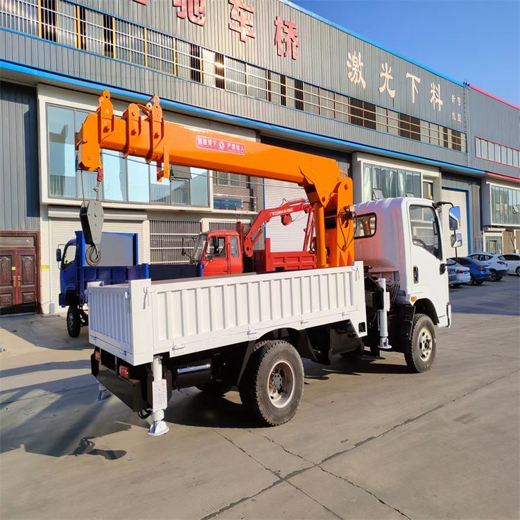 竹崎乡三轮随车吊定制 农用改装机自备吊中瑞长期出售